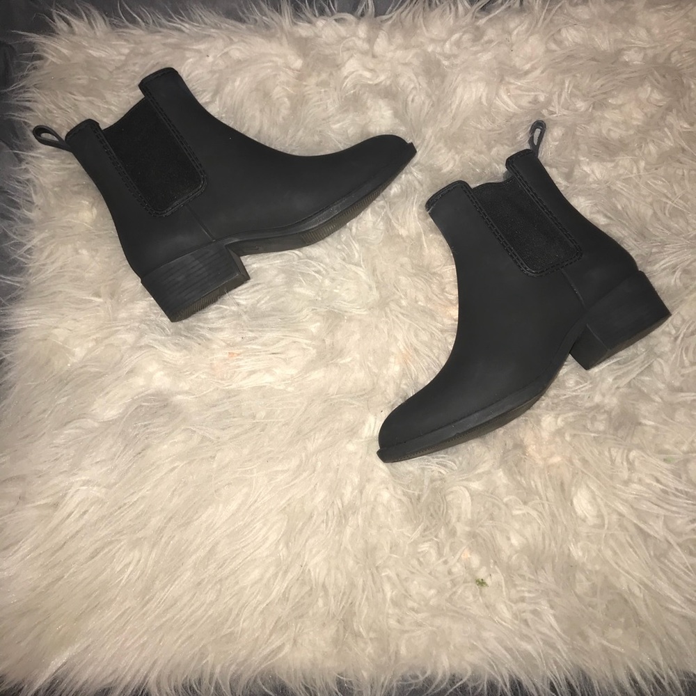 Super Cute Jeffrey Campbell Booties!!!!